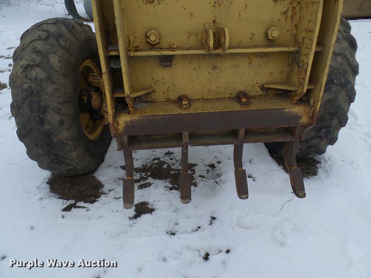 image for item DF7120 1980 John Deere 670A motor grader