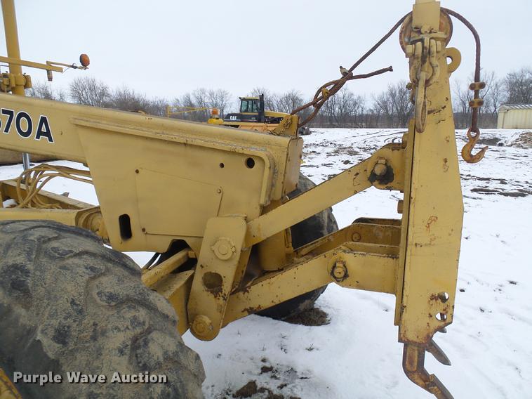 image for item DF7120 1980 John Deere 670A motor grader