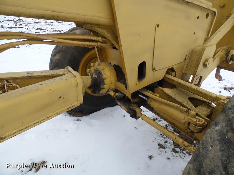 image for item DF7120 1980 John Deere 670A motor grader