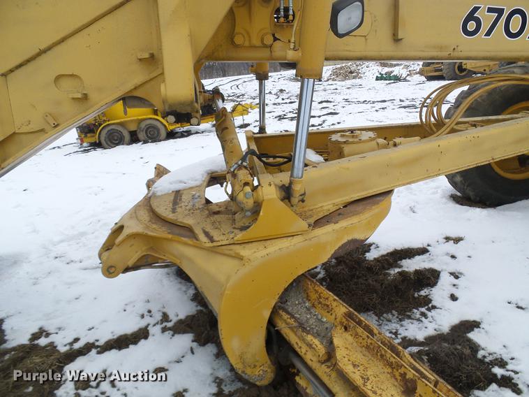 image for item DF7120 1980 John Deere 670A motor grader