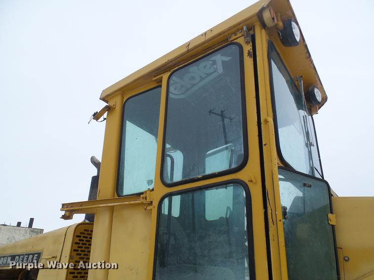 image for item DF7120 1980 John Deere 670A motor grader
