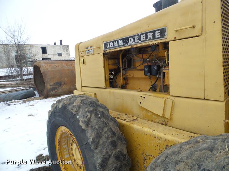 image for item DF7120 1980 John Deere 670A motor grader