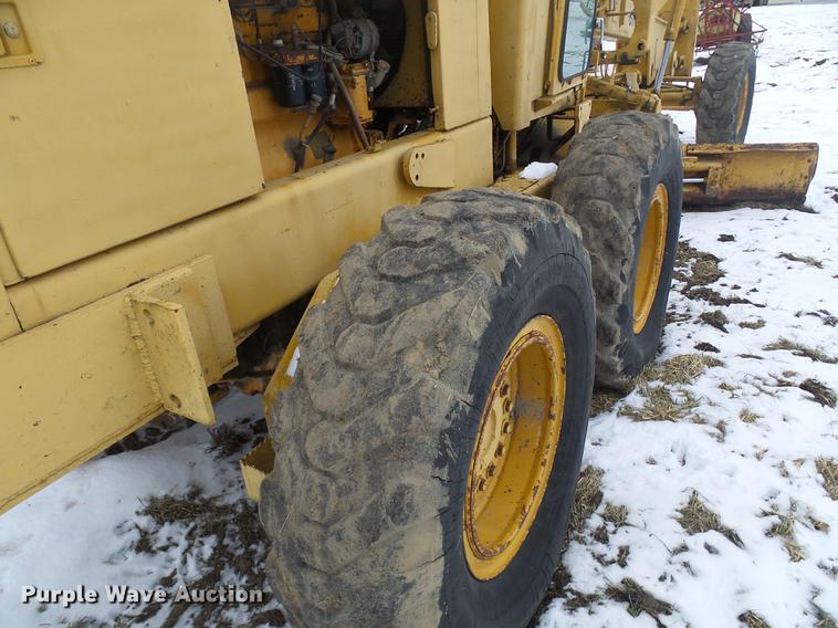 image for item DF7120 1980 John Deere 670A motor grader