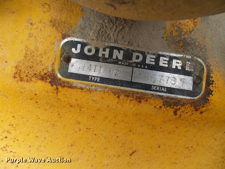 image for item DF7120 1980 John Deere 670A motor grader
