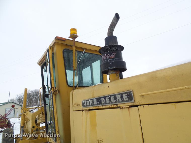 image for item DF7120 1980 John Deere 670A motor grader