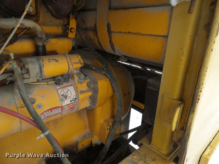 image for item DF7120 1980 John Deere 670A motor grader