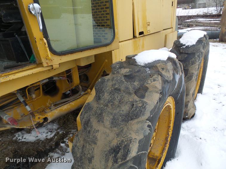 image for item DF7120 1980 John Deere 670A motor grader