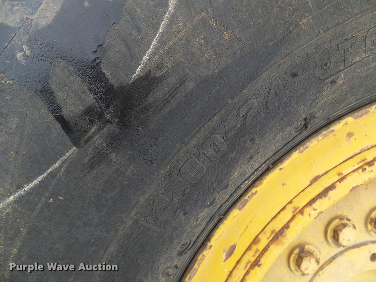 image for item DF7120 1980 John Deere 670A motor grader