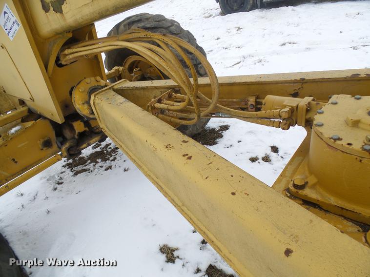 image for item DF7120 1980 John Deere 670A motor grader