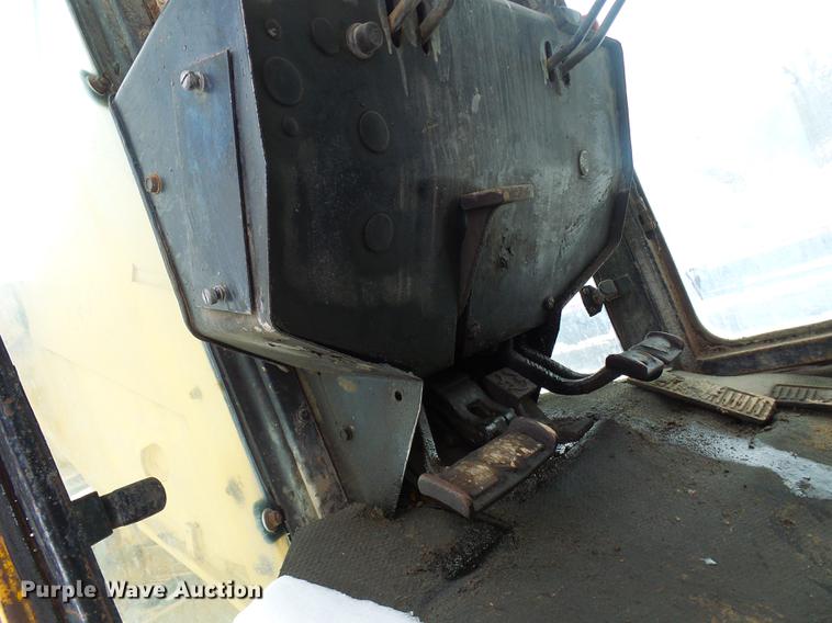 image for item DF7120 1980 John Deere 670A motor grader