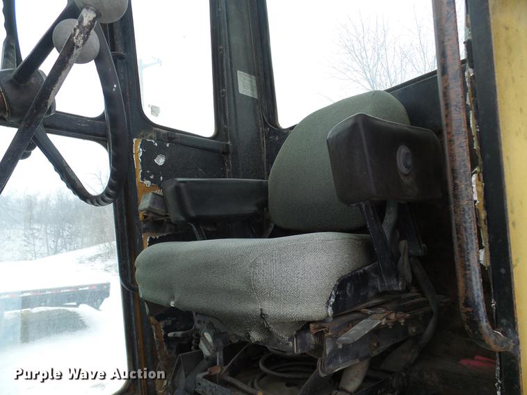 image for item DF7120 1980 John Deere 670A motor grader