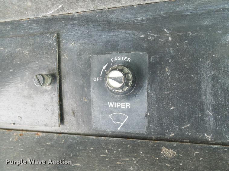 image for item DF7120 1980 John Deere 670A motor grader