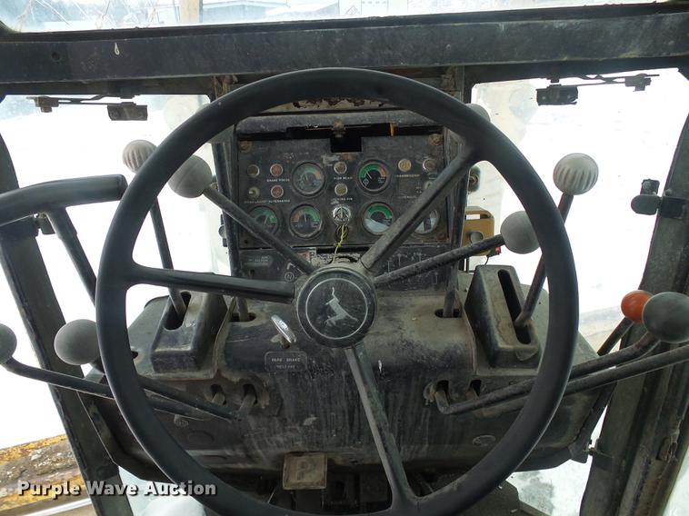 image for item DF7120 1980 John Deere 670A motor grader