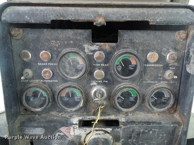 image for item DF7120 1980 John Deere 670A motor grader