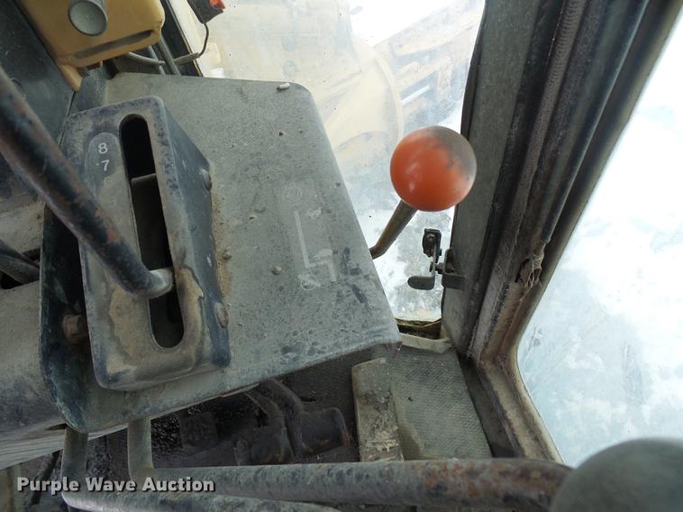 image for item DF7120 1980 John Deere 670A motor grader