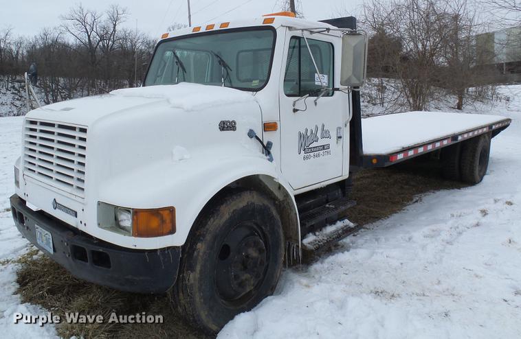 image for item DF7121 1998 International 4700 flatbed truck