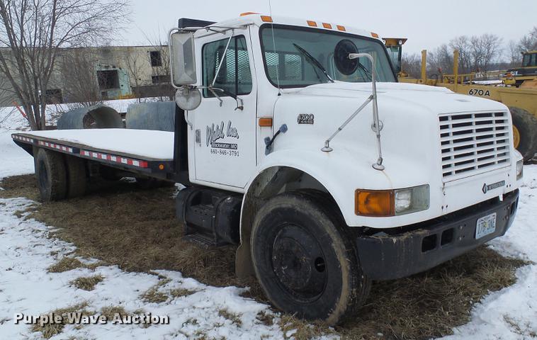 image for item DF7121 1998 International 4700 flatbed truck