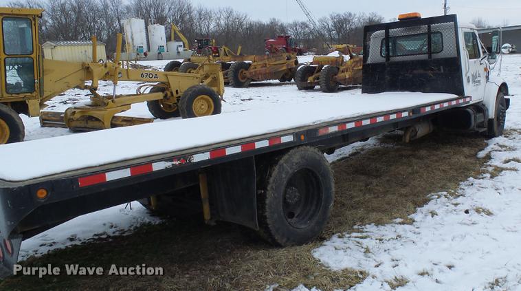 image for item DF7121 1998 International 4700 flatbed truck