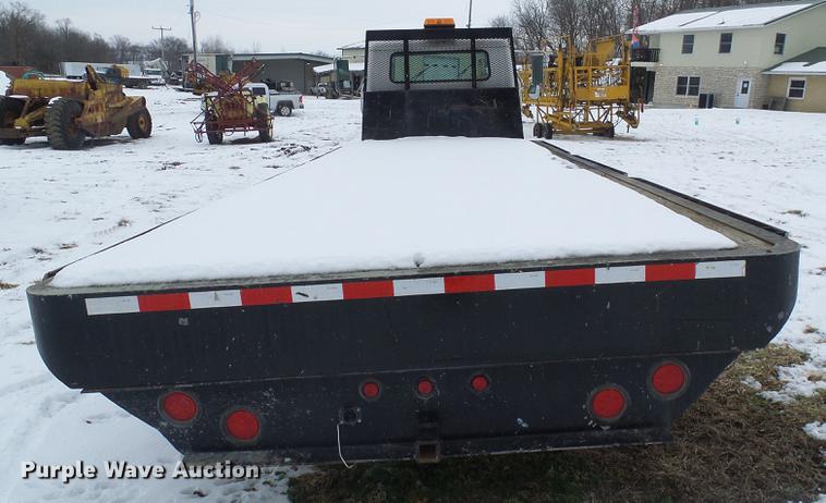 image for item DF7121 1998 International 4700 flatbed truck
