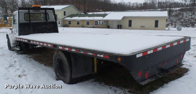 image for item DF7121 1998 International 4700 flatbed truck