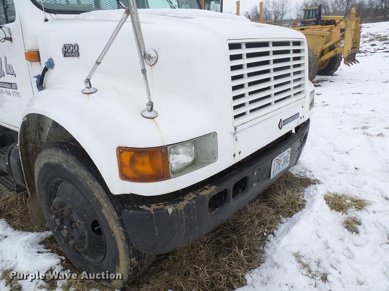 image for item DF7121 1998 International 4700 flatbed truck