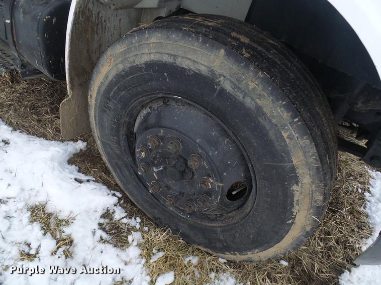 image for item DF7121 1998 International 4700 flatbed truck