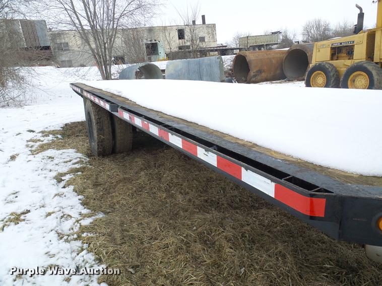 image for item DF7121 1998 International 4700 flatbed truck