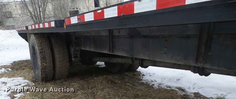 image for item DF7121 1998 International 4700 flatbed truck