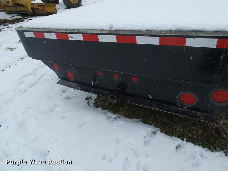 image for item DF7121 1998 International 4700 flatbed truck