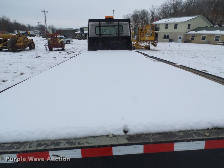 image for item DF7121 1998 International 4700 flatbed truck