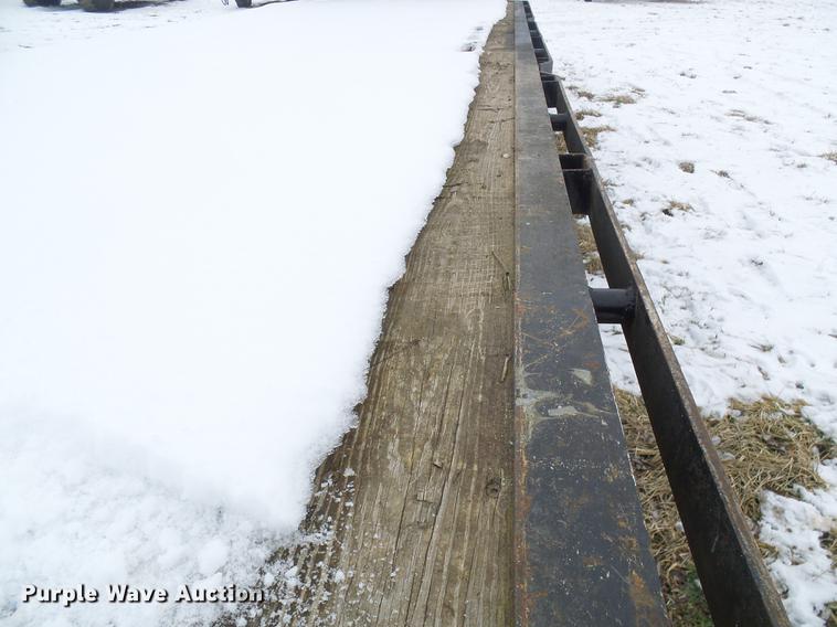 image for item DF7121 1998 International 4700 flatbed truck