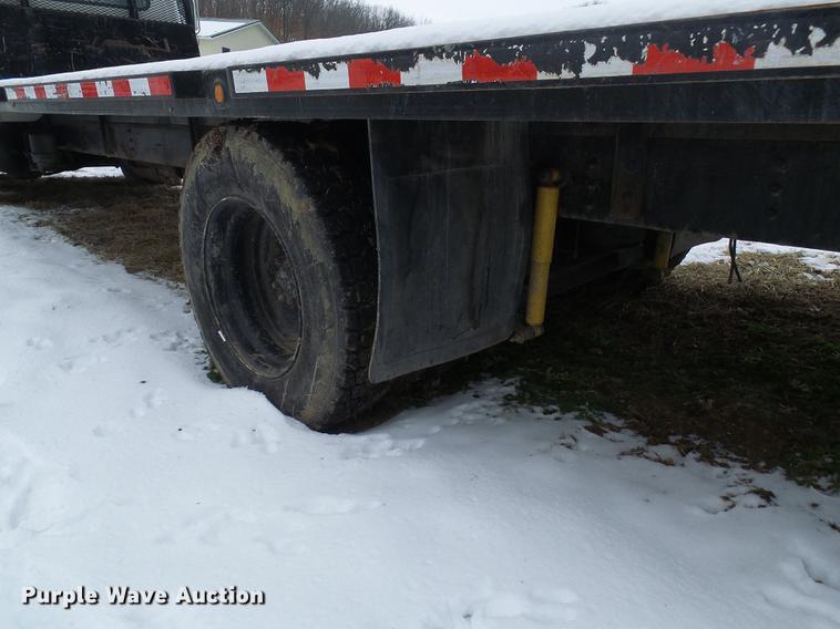 image for item DF7121 1998 International 4700 flatbed truck