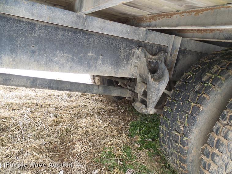 image for item DF7121 1998 International 4700 flatbed truck