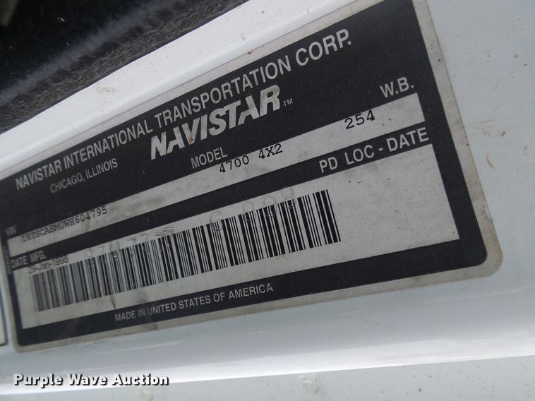 image for item DF7121 1998 International 4700 flatbed truck