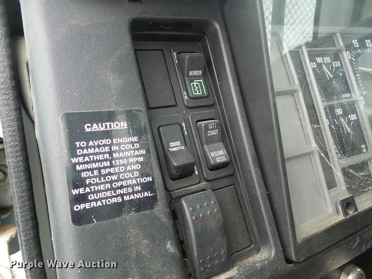 image for item DF7121 1998 International 4700 flatbed truck