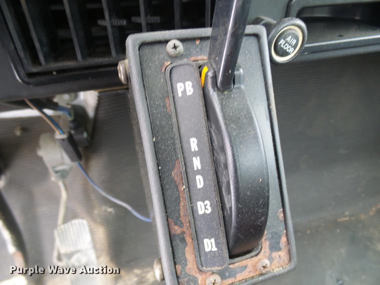 image for item DF7121 1998 International 4700 flatbed truck