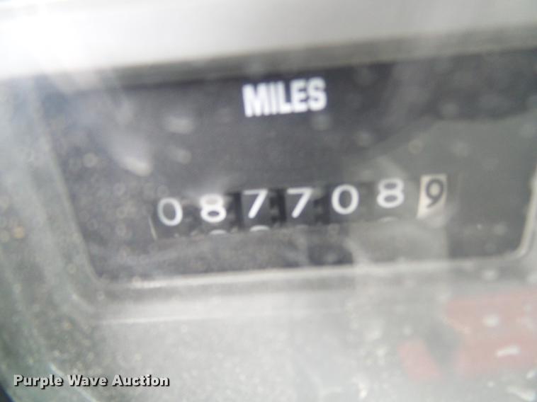 image for item DF7121 1998 International 4700 flatbed truck