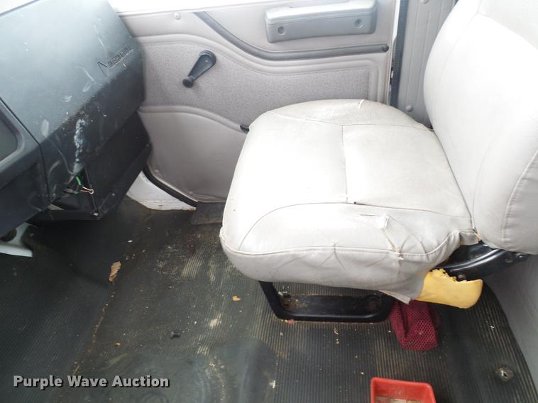 image for item DF7121 1998 International 4700 flatbed truck