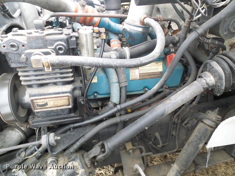 image for item DF7121 1998 International 4700 flatbed truck