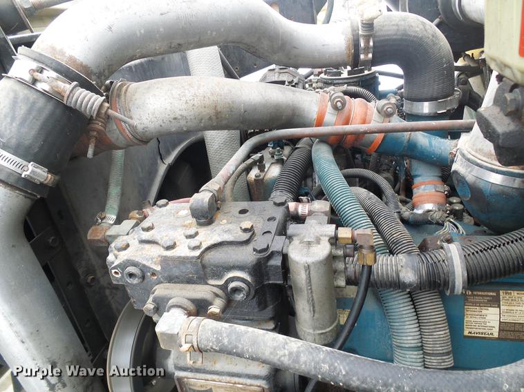 image for item DF7121 1998 International 4700 flatbed truck