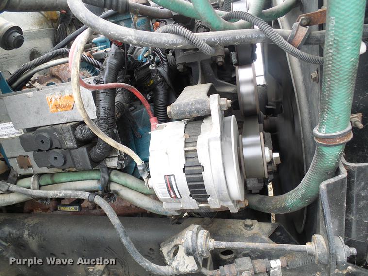 image for item DF7121 1998 International 4700 flatbed truck