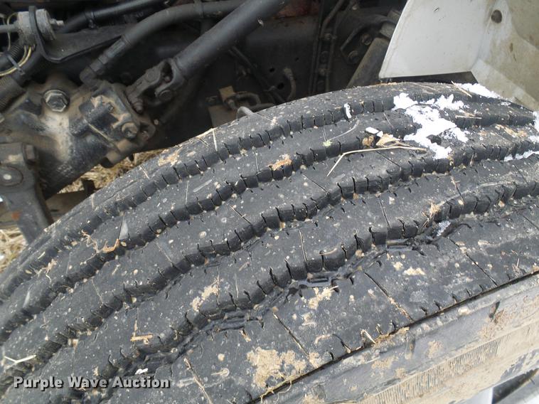 image for item DF7121 1998 International 4700 flatbed truck