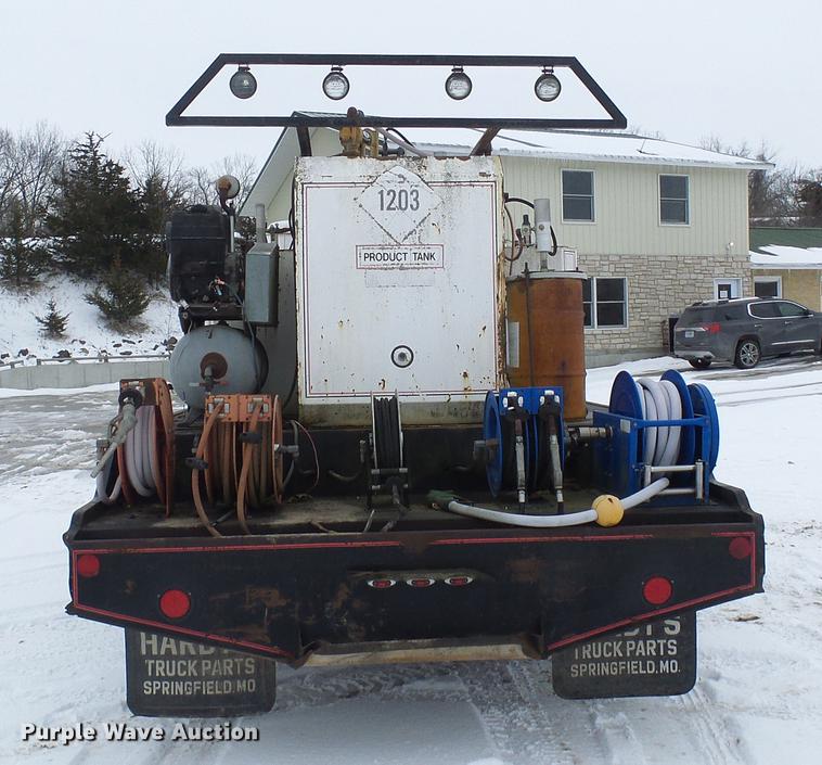 image for item DF7123 1986 International 2375 service truck