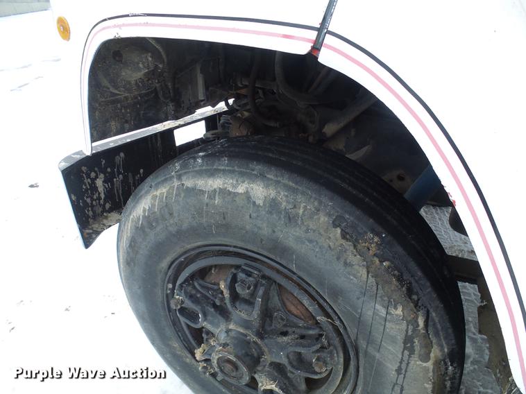 image for item DF7123 1986 International 2375 service truck