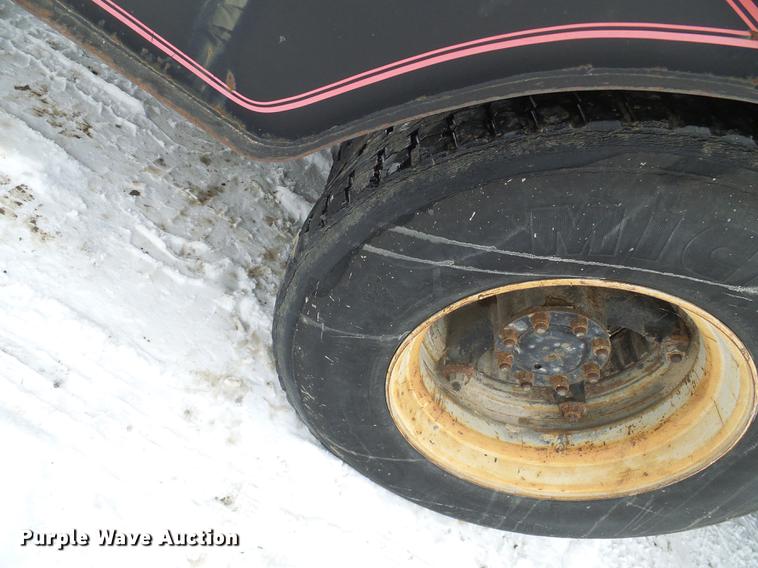 image for item DF7123 1986 International 2375 service truck