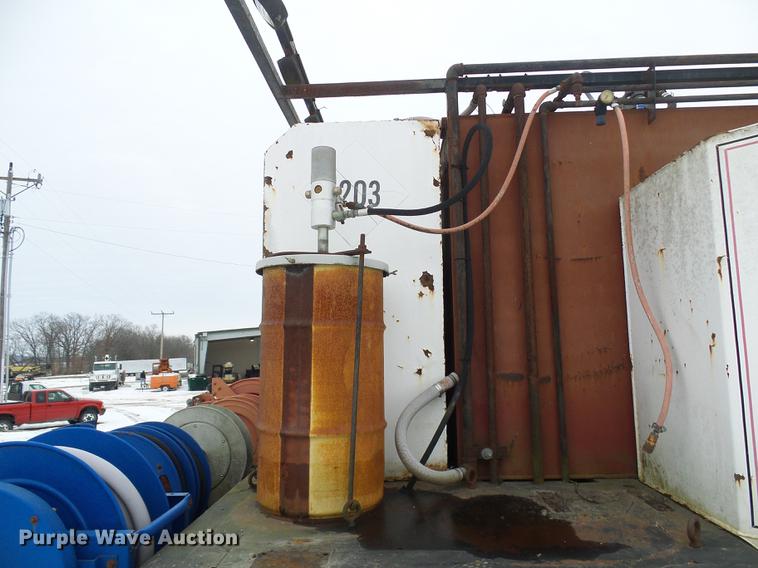 image for item DF7123 1986 International 2375 service truck