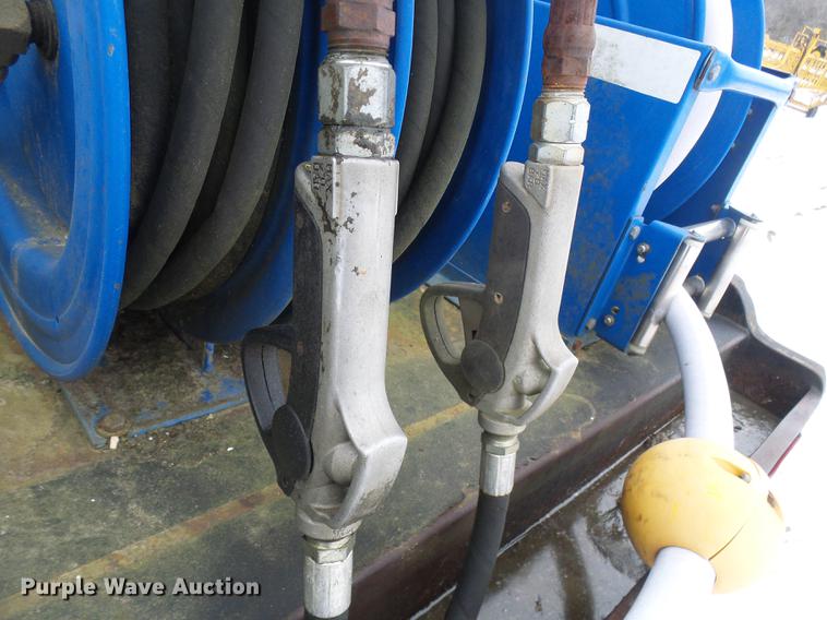 image for item DF7123 1986 International 2375 service truck