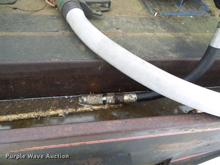 image for item DF7123 1986 International 2375 service truck