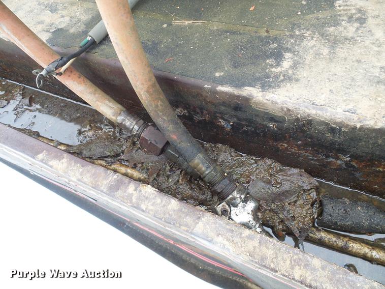 image for item DF7123 1986 International 2375 service truck