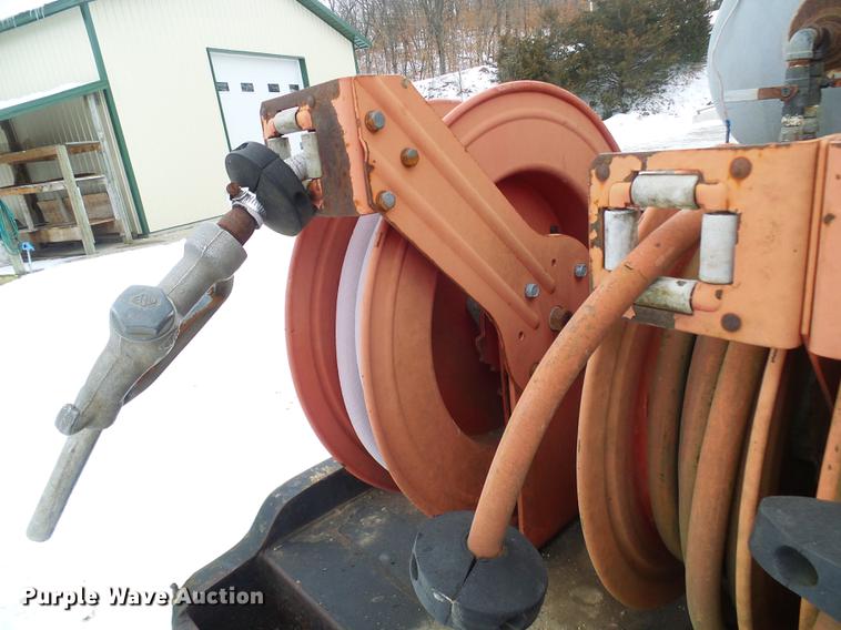 image for item DF7123 1986 International 2375 service truck